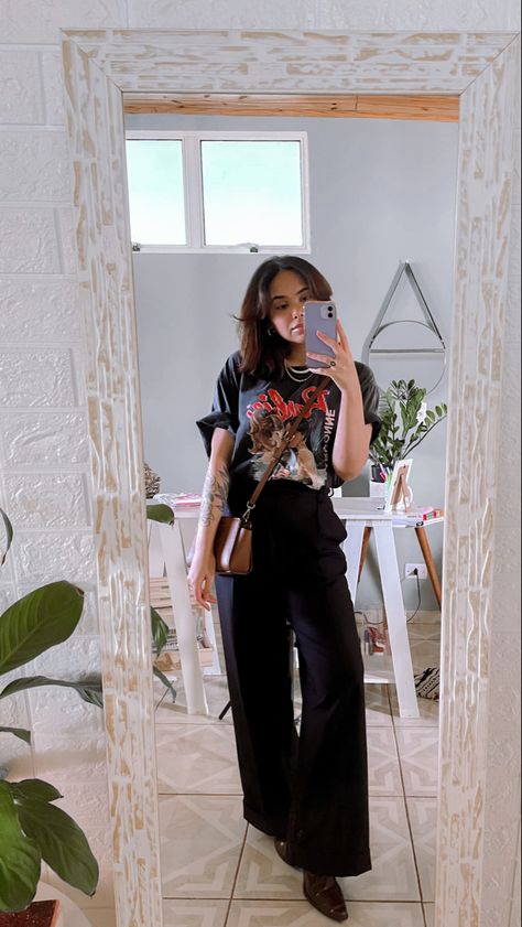 Dress Pants With Graphic Tee, Tshirt With Dress Pants, Dress Pants Graphic Tee, Band Tshirts Outfit, Band Tshirt Outfit, High Waisted Loose Pants, Printed Tshirt Outfit, Formal Pants Women, Wide Leg Pants Outfit