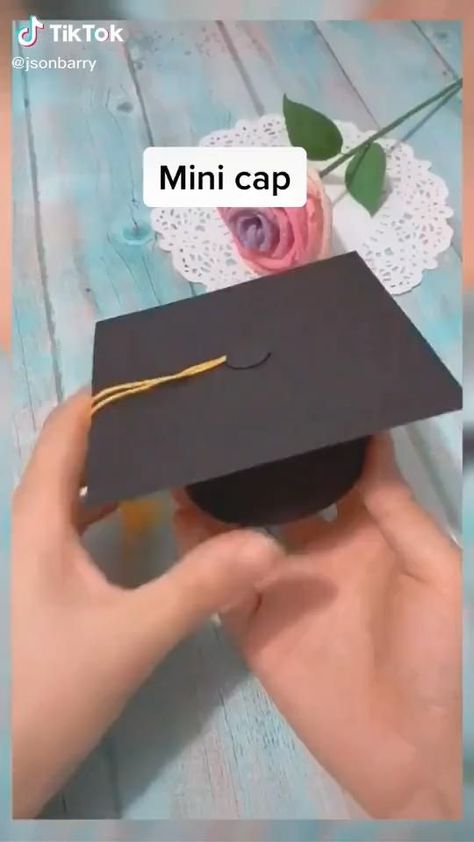 Cute Diy Graduation Gifts, Presents For Graduation, Simple Graduation Gift Ideas, Ideas For Graduation, Diy Graduation Gifts For Boys, Diy Graduation Card Box Ideas, 5th Grade Graduation Ideas Gifts, School Promotion Ideas, 8th Grade Promotion Party Ideas