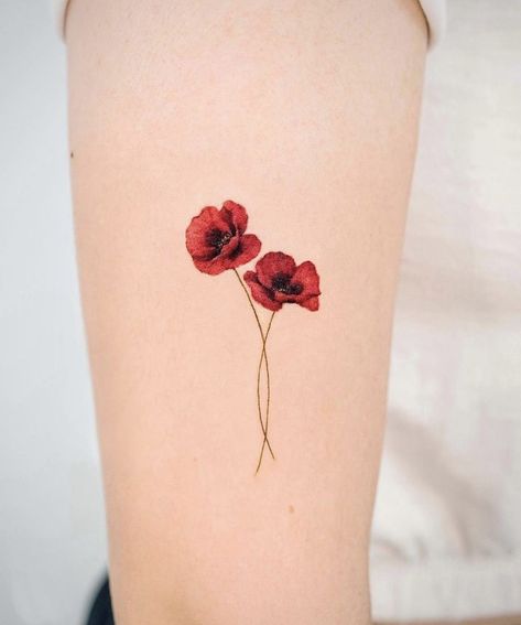 Mother Daughter Poppy Tattoos, Poppy Flower Wrist Tattoo, Two Poppy Flower Tattoo, Poppy Tattoo Color, Rose And Poppy Tattoo, Poppy Flower Tattoo Color, Tiny Poppy Tattoo, Small Poppy Flower Tattoo, Amapola Tattoo