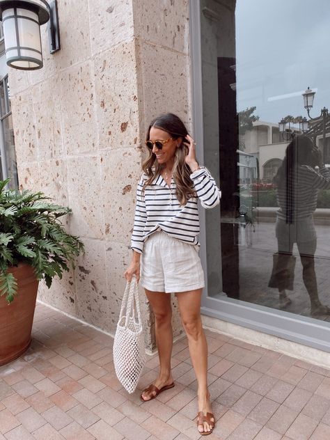 Meghan Markle Spring Style, Casual Europe Outfits Summer, Quiet Luxury Fashion Summer 2023, Summer Basics Wardrobe 2023, French Riviera Outfits Summer, Paris Preppy, Coastal Wardrobe, Linen Shorts Outfit, Europe Clothes