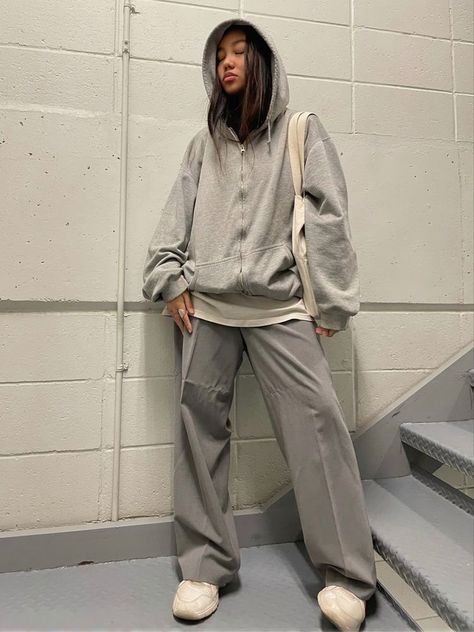 Grey Zipup Hoodie Outfit, Grey Zip Up Hoodie Outfit Aesthetic, Grey Zip Hoodie Outfit, Gray Zip Up Hoodie Outfit, Green Zip Up Hoodie Outfit, Casual Outfits Hoodie, Zip Up Hoodie Outfit Aesthetic, Grey Zip Up Hoodie Outfit, Zip Up Hoodie Outfit