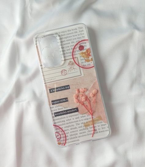 Pink 🩷 and white 🩶 themed journal phone case Journal Phone Case, Iphone Background Inspiration, Photo Frame Crafts, Phone Case Diy Paint, Diy Phone Case Design, Themed Journal, Vintage Phone Case, Diary Diy, White Phone Case