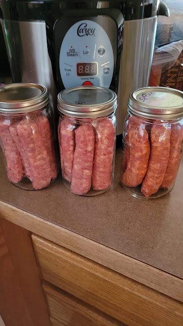 Canning Carnival: Preserving Sausages the Safe and Savory Way Canned Sausage, Pressure Canning Ham, Canning Ham, Canning Breakfast Sausage, How To Pickle Sausage, Canning Sausage Patties, Pressure Canning Recipes Meals, Ball Canning Recipes, Canning Meat