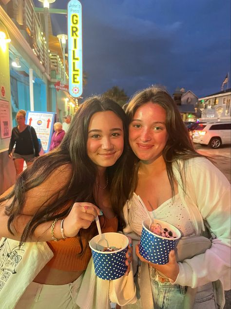 Froyo on the boardwalk Boardwalk Pictures, Beach Boardwalk Pictures, Boardwalk Photos, Boardwalk Photoshoot, Cali Pics, Boardwalk Aesthetic, Beach Town Aesthetic, Teenage Summer, Beach 2024