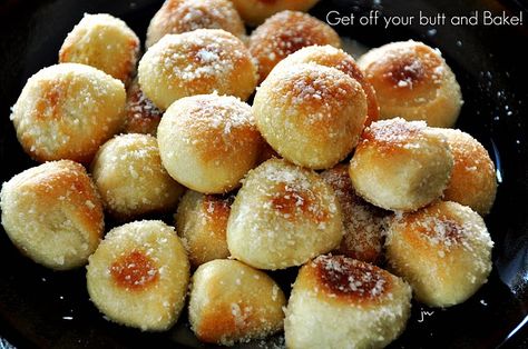 Homemade pretzel bites ~ you can make them so many ways ~ salt, garlic and cheese, brown sugar cinnamon, etc...mmm yummy Homemade Pretzel Bites, Rhodes Rolls, Homemade Pretzel, Homemade Pretzels, Doner Kebab, Good Eat, Think Food, Snacks Für Party, Yummy Eats