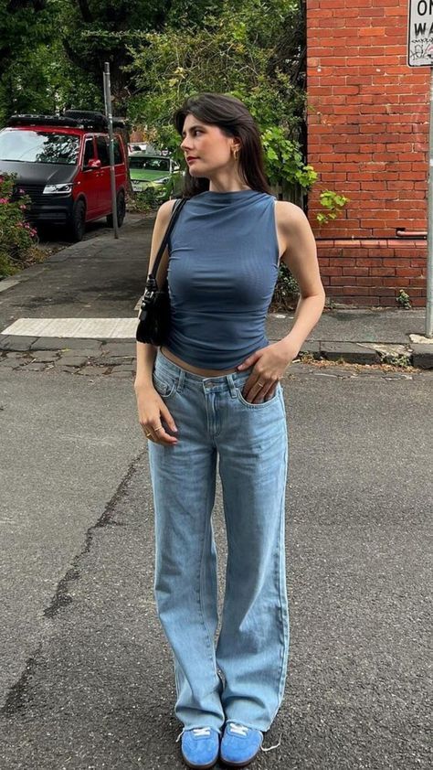 Blue Tshirt Outfit, Flow 2000, Diverse Fashion, Japan Outfits, Denim Jeans Outfit, Tshirt Outfit, Italy Outfits, Creative Freedom, Everyday Fashion Outfits