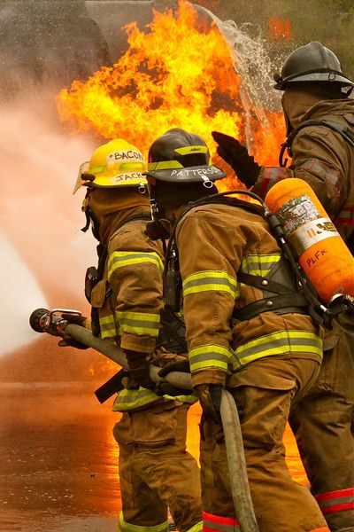 First Responder Photography, Firefighter Aesthetic, Firefighter Images, Firefighter Brotherhood, Firefighter Art, Firefighter Paramedic, Firefighter Pictures, Fire Fighters, Military Units