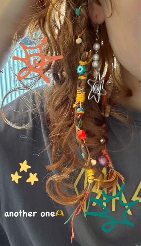 Hippie Head Scarf, Hippie Hair Jewelry, Loc Charms Dreadlock Accessories, Haircuts For Summer 2024, Hair Wrap Short Hair, Short Hippie Hairstyles, Hippie Short Hair, Short Hair Wrap, Hippie Core Aesthetic