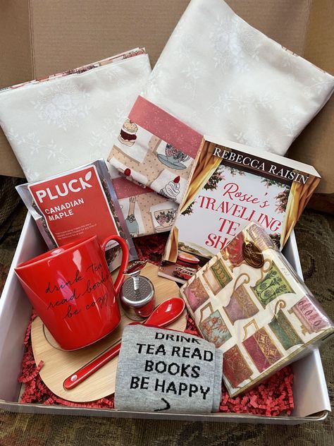 Book Lovers Package! Includes an aesthetically packaged Blind Date with a Book, & the perfect starter kit for book annotating! **Perfect for gift-giving, & holidays! 🌱GENRES: Romance, Thriller/Mystery, YA, Historical Fiction, Contemporary Fiction INCLUDING ⚡️ -Blind Date with a Book! (genre will be a surprise, but you can always let me know what genres you prefer in a message!) -Aesthetic Bookmark -Happy Face Keychain -Stickers (bookish & not!) -2 Full Annotating Tab Pads -Aesthetic Pen **ALL b Book Box Ideas, Bookshelf Inserts, Book Lovers Gift Basket, Book Gift Basket, Gifts Book Lovers, Book Annotating, Book Basket, Coffee Gift Sets, Personalized Thank You Gifts