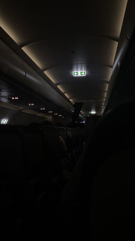 Airplane Dark Aesthetic, Airport Vibes Night, Night Plane Aesthetic, Plane Snap, Plane At Night, Plane Vibes, Airport Night, Plane Wallpaper, Airplane Aesthetic