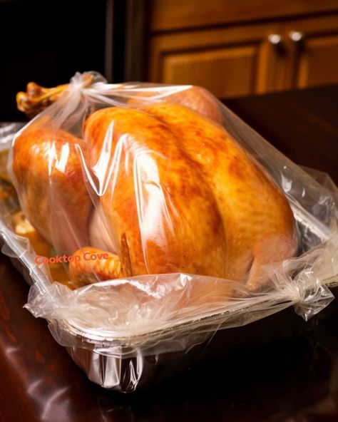 Turkey In Cooking Bag, Bag Turkey Recipe, Oven Bag Turkey, Roast Turkey Recipes Thanksgiving, Turkey In Oven Bag, Turkey In Oven, Best Roasted Turkey, Turkey Roasting, Turkey In A Bag