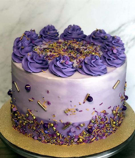 #purplecake #goldcake #ombrecake #fancysprinkles #cakedecorating #bakery #cakedecoratingideas
www.mrssugarbooger.com Purple Gold Cake, Purple And Gold Cakes, Purple And Gold Birthday Cake, Purple Floral Cake, Gold And Purple Birthday Decorations, Purple And Gold Cake, Purple Bday Cake, Torte Creative, Purple Cakes Birthday