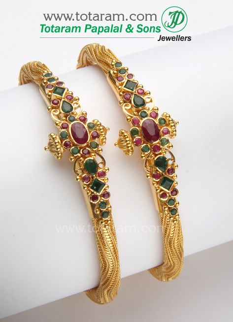 22 Karat Gold Kada with Emeralds & Rubies - 1 Pair Gold Kada, Dubai Gold Jewelry, Gold Bangles For Women, Gold Jewelry Outfits, 22k Gold Jewelry, Gold Jewelry Stores, Wedding Jewellery Collection, Bangles Jewelry Designs, Gold Bangles Design