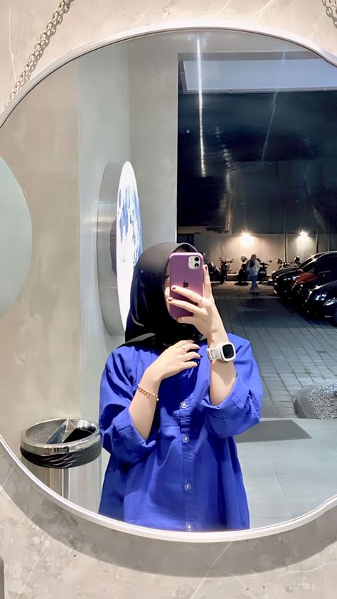 Miror Pict Girl, Iphone Selfie, Ayat Quran, Hijab Aesthetic, Hijab Chic, Girl Friend, Girly Images, Fresh Look, Beautiful Hijab