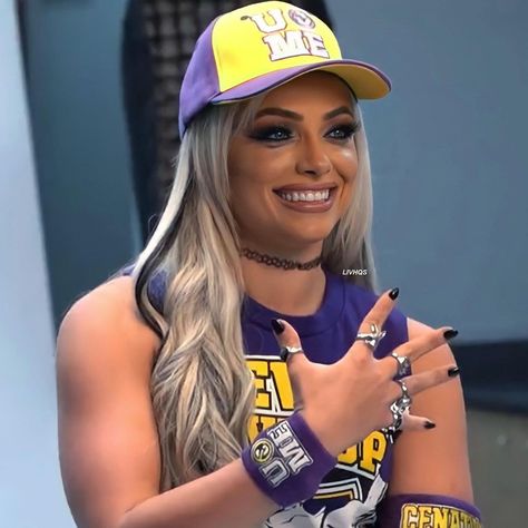 Liv Watches, Wwe Pictures, Watch Wrestling, Professional Wrestlers, Liv Morgan, Wwe Women, Wrestling Stars, La Rams, Wwe Girls