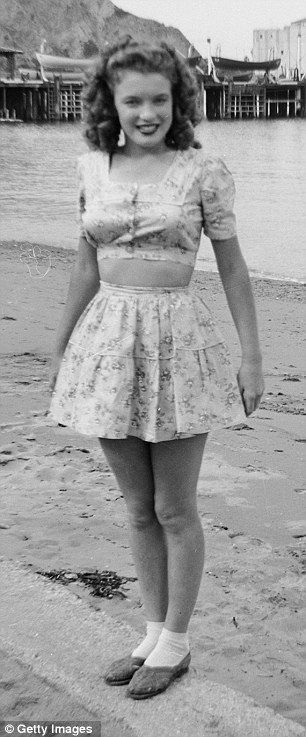 Budding beauty: Marilyn in the 1940s Norma Jean Marilyn Monroe, Celebrity Diets, Julie Christie, Joe Dimaggio, Ann Margret, Marilyn Monroe Photos, Catalina Island, Rita Hayworth, Norma Jean