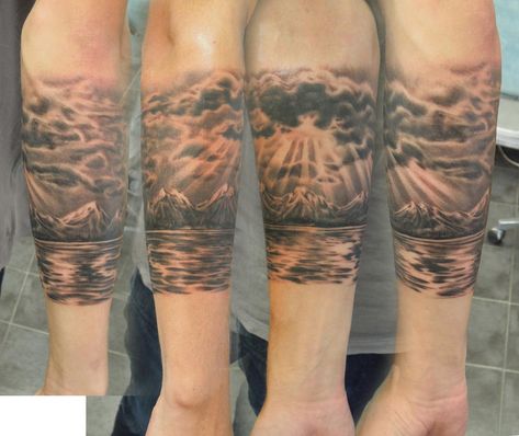 Sun Rays Tattoo, Sunset Black And White, Natur Tattoo Arm, Cloud Tattoo Sleeve, Tattoo Sonne, Black And White Tattoo, Ray Tattoo, Sun Tattoo Designs, Sunset Tattoos