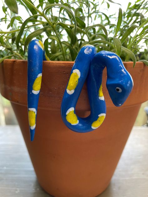 Decorate Flower Pots, Snails And Mushrooms, Flower Pot Decor, Snake Flower, Pot Decor, Porch Plants, Country Porch, Decorated Flower Pots, Hand Paint