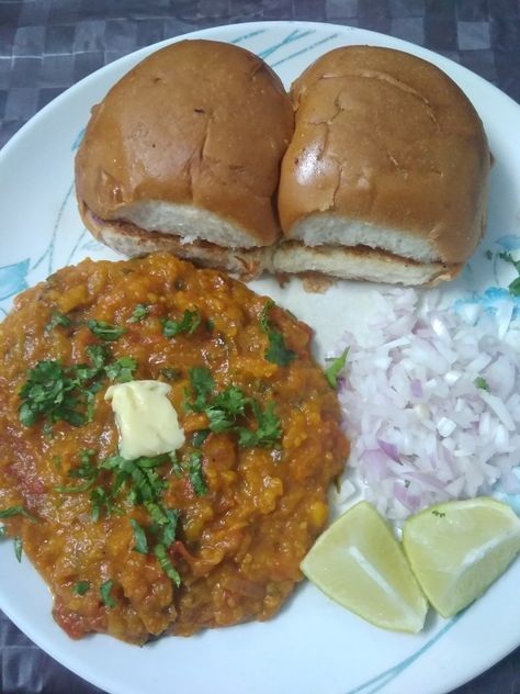 Pav Bhaji Snap, Pav Baji, Foods Aesthetics, Ramzan Food, Delicious Food Image, Afternoon Lunch, Bangalore City, Homemade Food Gifts, Healthy Food Menu