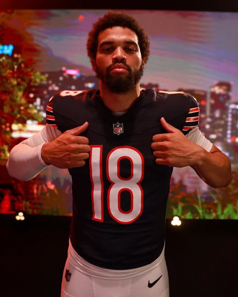 📣 Big News for Bears Fans! 🐻⬇️ Get ready to roar, Chicago! The new NFL season is almost here, and all eyes are on Caleb Williams as he gears up to lead the Bears to victory! 🏈🔥 After a stellar college career, Caleb is set to bring his electrifying talent to Soldier Field. His incredible arm, agility, and football IQ have us all believing that a new era of Bears football is about to begin. 🌟 This season, watch out for: • Jaw-dropping touchdown passes 🎯 • Unbelievable runs and escapes fro... Chicago Bears Wallpaper, Caleb Williams, Nfl Bears, Nfl Football Art, Chicago Bears Football, Football Stuff, Soldier Field, Bears Football, Nfl Chicago Bears