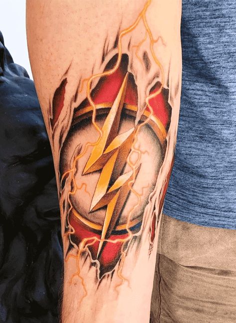 The Flash Logo Tattoo, Flash Superhero Tattoo, The Flash Tattoos Superhero, The Flash Tattoo Designs, Flash Logo Tattoo, Dc Flash Tattoo, Comic Book Tattoo Ideas, Dc Comic Tattoo, Dc Comics Tattoos Ideas