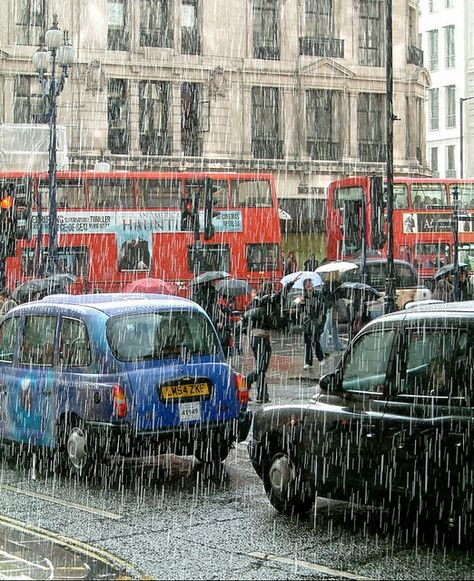 London Rain London In March, London Rain, Senior Trip, Singing In The Rain, Walking In The Rain, Morning Dew, Story Board, England And Scotland, London Town