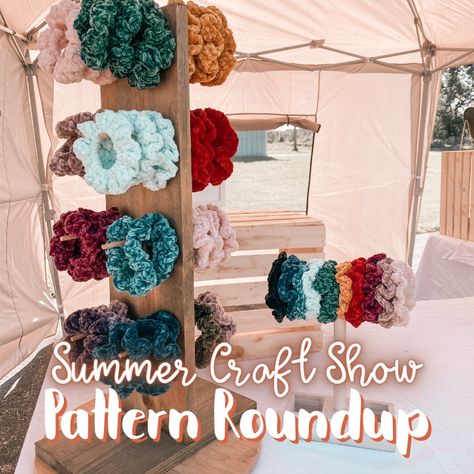 Quick Crochet Projects For Markets, Crochet Hat Display Craft Fairs, Diy Crochet Display, Sewing Projects For Craft Sales, Crochet Projects For Craft Shows, Crochet Craft Display Ideas, Crochet Craft Stall Display Ideas, Best Crochet Items For Craft Fairs, Crochet To Sell At Market