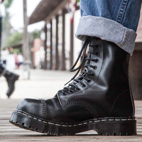 Englander 11 Eye Steel Toe Boot in BLACK by Solovair (Made In England!) Solovair Boots Outfit Men, Solovair Boots Outfit, Solovair Boots, Skinhead Boots, Steel Boots, Underground Shoes, Boots Outfit Men, High Boots Outfit, Black Attire