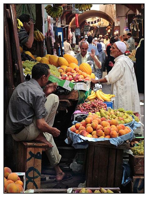 .Fes marché mellah, Morocco Moroccan Market, Riverside Restaurant, Life In Egypt, Fez Morocco, Life Drawing Reference, Fruit Market, Human Figure Sketches, Watercolor Paintings Nature, Traditional Market