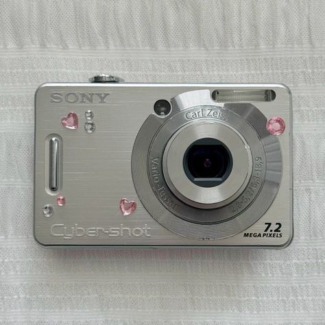 Sony Cybershot Camera, Digi Camera, Start Youtube Channel, Cute Camera, Retro Gadgets, Old Cameras, Camera Digital, Vlogging Camera, Retro Camera