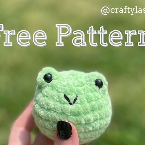 Frog Plushie Crochet Pattern, Round Frog Crochet Pattern, Blob Frog Crochet Pattern, Chunky Frog Crochet Pattern Free, Crochet To Sell Ideas Free Pattern, Amigurumi Ball Free Pattern, Ball Crochet Pattern Free, Stressball Crochet Pattern Free, Free Crochet Frog Patterns