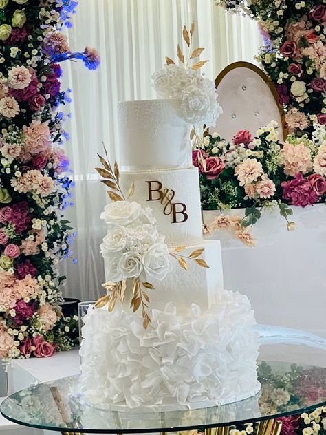 Wafer paper wedding cake Luxury White Wedding Cake, Luxe Wedding Cake, Wedding Cake Silver And White, Wedding Luxury Cake, Modern Wedding Cake Flowers, Fancy Wedding Cakes Classy, Trendy Wedding Cakes 2023, Luxury Wedding Cakes, Wedding Cake Designs Elegant 2024