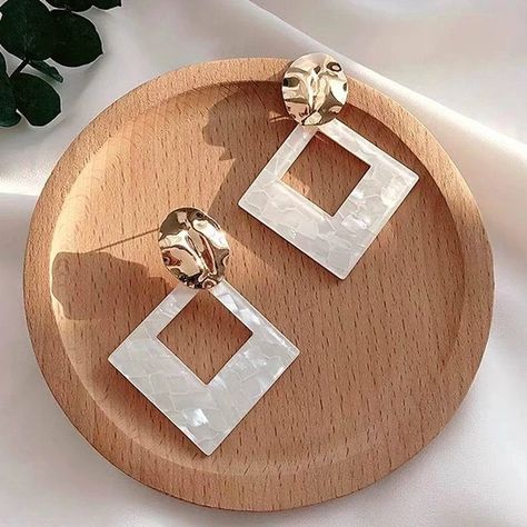 White Acrylic Earrings, White Statement Earrings, Jewelry Korean, Fake Earrings, Geometric Fashion, Geometric Hoop Earrings, Jewelry Simple, Hoop Earring Sets, Drop Dangle Earrings