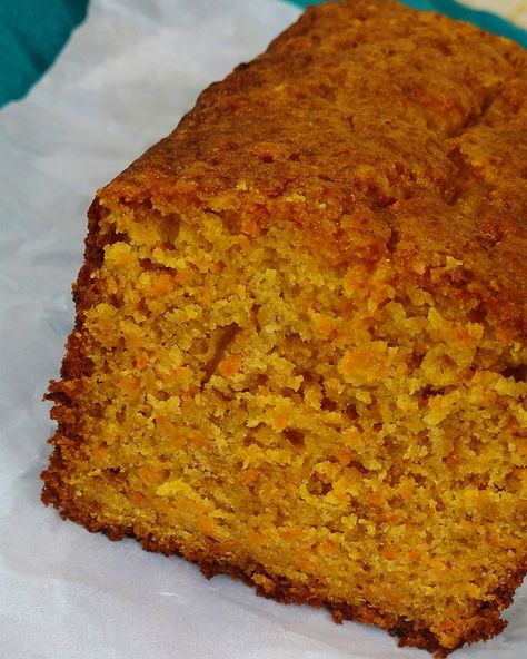 Moist , easy , wholesome and 100 % whole wheat carrot cake! Fresh Summer Meals, How To Freeze Carrots, Fridge Tips, Whole Wheat Carrot Cake, Wheat Cake Recipe, Organization Fridge, Fridge Containers, Carrot Cake Recipe Homemade, Carrot Cake Dessert