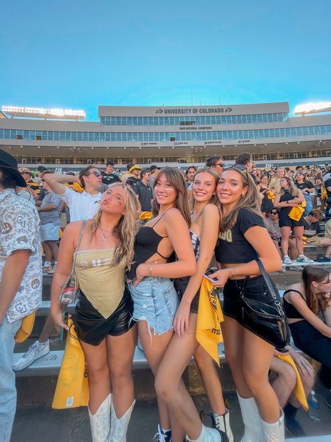 Colorado Game Day Outfit, Boulder Colorado College, Boulder Colorado Outfits, College Darty Outfits, Boulder Game Day Outfits, College Gameday Aesthetic, Uc Boulder Aesthetic, Cu Boulder Game Day Outfits, Darty Szn Outfits College