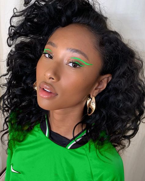 3,700 Likes, 57 Comments - Eyes Zanines Rodgers (@eyesrodgers) on Instagram: “SLIMEY 💚” Model Tips, Green Eyeliner, Neon Makeup, Make Up Inspiration, Graphic Eyeliner, Smink Inspiration, Hot Makeup, Glow Skin, Makeup Eye Looks