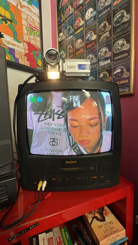 Vhs Movies Aesthetic, Vhs Tv Aesthetic, Vhs Camera Aesthetic, Vhs Room, Retro Tv Aesthetic, Vhs Tv, Vhs Camera, Vhs Aesthetic, Stussy Vintage