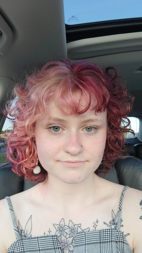 Girl colored hair pink and red alt hairstyles hair coloring tattoos piercings short hair curly hair Hair Colors For Short Curly Hair, Curly Pastel Hair, Short Pink Curly Hair, Short Curly Dyed Hair, Colored Hair Pink, Pastel Hair Short, Pink And Red Hair, Alt Hairstyles, Curly Pink Hair