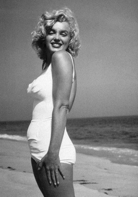 Marilyn Monroe Photography, Rare Marilyn Monroe, Lee Strasberg, Marilyn Monroe Fashion, Marilyn Monroe Art, The Misfits, Gentlemen Prefer Blondes, Marilyn Monroe Photos, Norma Jean