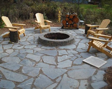 5 Easy DIY Landscaping Ideas With Flagstone Diy Stone Patio, Flagstone Patio Design, Paver Fire Pit, Outdoor Fire Pit Designs, Fire Pit Landscaping, Stone Fire Pit, Flagstone Patio, Garden Fire Pit, Diy Fire Pit