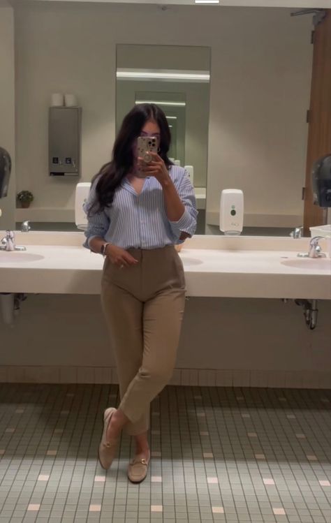 Corporate Baddie Shoes, Cream Business Outfit, Business Casual Outfits Thicker Women, Office Fashion Women Work Outfits Business Casual, Podcast Aesthetic Black Women, Sales Woman Outfit, Khaki Business Casual Women, Outfits For Court For Women Professional, Teacher Outfit Inspo Winter