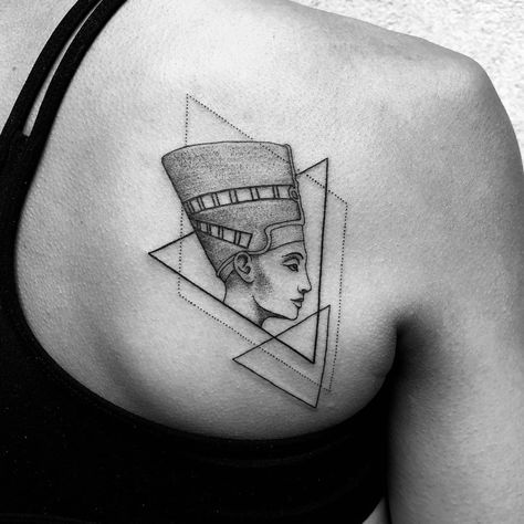 Small Nefertiti Tattoo, Nefertiti Tattoo Design, Egyptian Queen Tattoos, Nefertiti Tattoo, Purple Tattoos, Egyptian Tattoo Sleeve, Egypt Ancient, Egypt Tattoo, Queen Tattoo