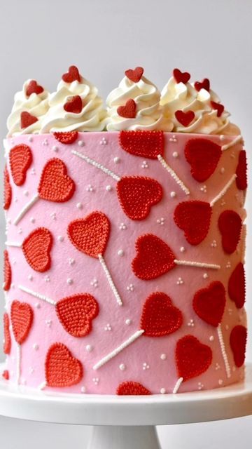 4 Inch Valentines Cake, Valentine Cake Decorating Ideas, Cake Pattern Design, Simple Valentine Cake, Baking Decorations Ideas, Valentine’s Cake, Valentines Cake Ideas Creative, Valentine's Day Cake Ideas, Valentines Day Cakes Ideas