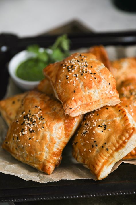 Whip up a batch of these Easy Chicken Puffs for a quick and satisfying snack, suitable for family gatherings and celebrations. Baked Chicken Puff Pastry, Chicken In Puff Pastry Recipes, Chicken Puff, Chicken In Puff Pastry, Chicken Curry Puffs, Chicken Pasty Puff Pastries, Chicken And Pastry, Chicken Puffs, Nigella Seeds