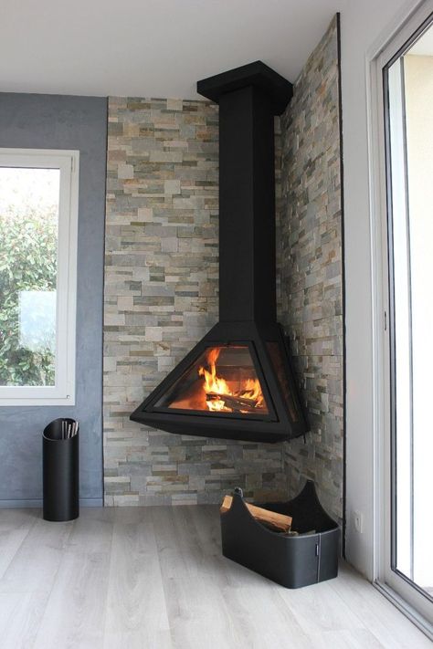 Indoor Wood Burning Fireplace, Wood Burning Stove Corner, Corner Wood Stove, Wood Stove Hearth, Wood Burning Stoves Living Room, Design Camino, Hanging Fireplace, Wood Stove Fireplace, Freestanding Fireplace