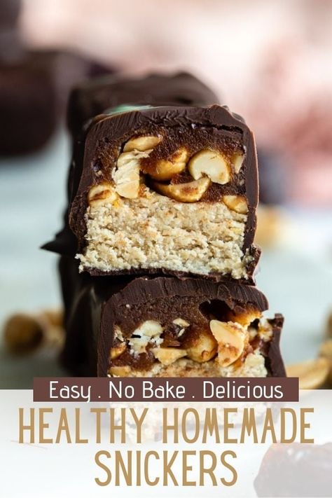 Snickers Bars Recipe, Snickers Recipe, Homemade Candy Bars, Snickers Candy Bar, Healthy Candy, Homemade Snickers, Vegan Lunch Recipes, Lost 100 Pounds, Healthy Sweets Recipes