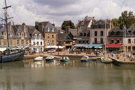 The picture perfect port town of Auray Brittany : The Good Life France Architecture Market, Environment Photography, Adventurer's Guild, Port Town, Planet Coaster, Sea Port, Old Port, City Landscape, The Good Life