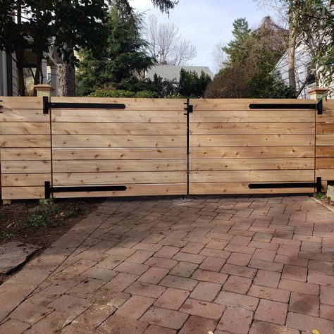 Open Fencing Ideas, Fence Entryway Ideas, Privacy Wood Fence, Horizontal Gates And Fences, Gate Ideas Fence, Modern Fence Gate Ideas, Home Fence Ideas Wood, Horizontal Fences And Gates, Privacy Driveway Gate Ideas