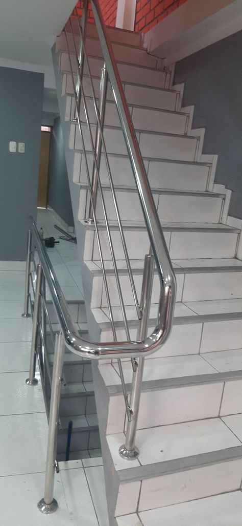 Ss Railing, Steel Stairs Design, Spiral Stairs Design, Balcony Glass Design, Stairs Railing, Steel Railing Design, Modern Stair Railing, Staircase Railing Design, Grill Gate Design