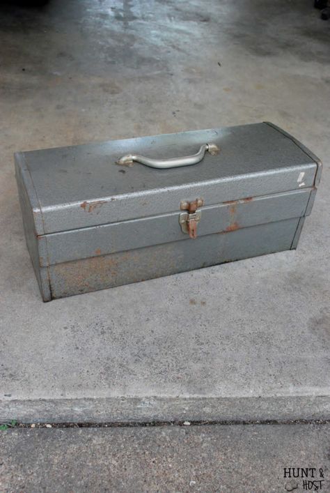 Old Toolbox Repurposed, Metal Toolbox Repurposed, Repurposed Metal Tool Box Ideas, Tool Box Makeover, Repurpose Old Tools, Old Tool Boxes, Tool Box Diy, Metal Cart, Farmhouse Storage